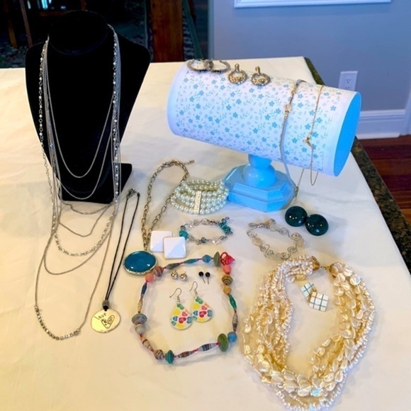 💐5/25 17 item bundle lot resell wrapped paper silver wire wrap modern vintage - Picture 1 of 15